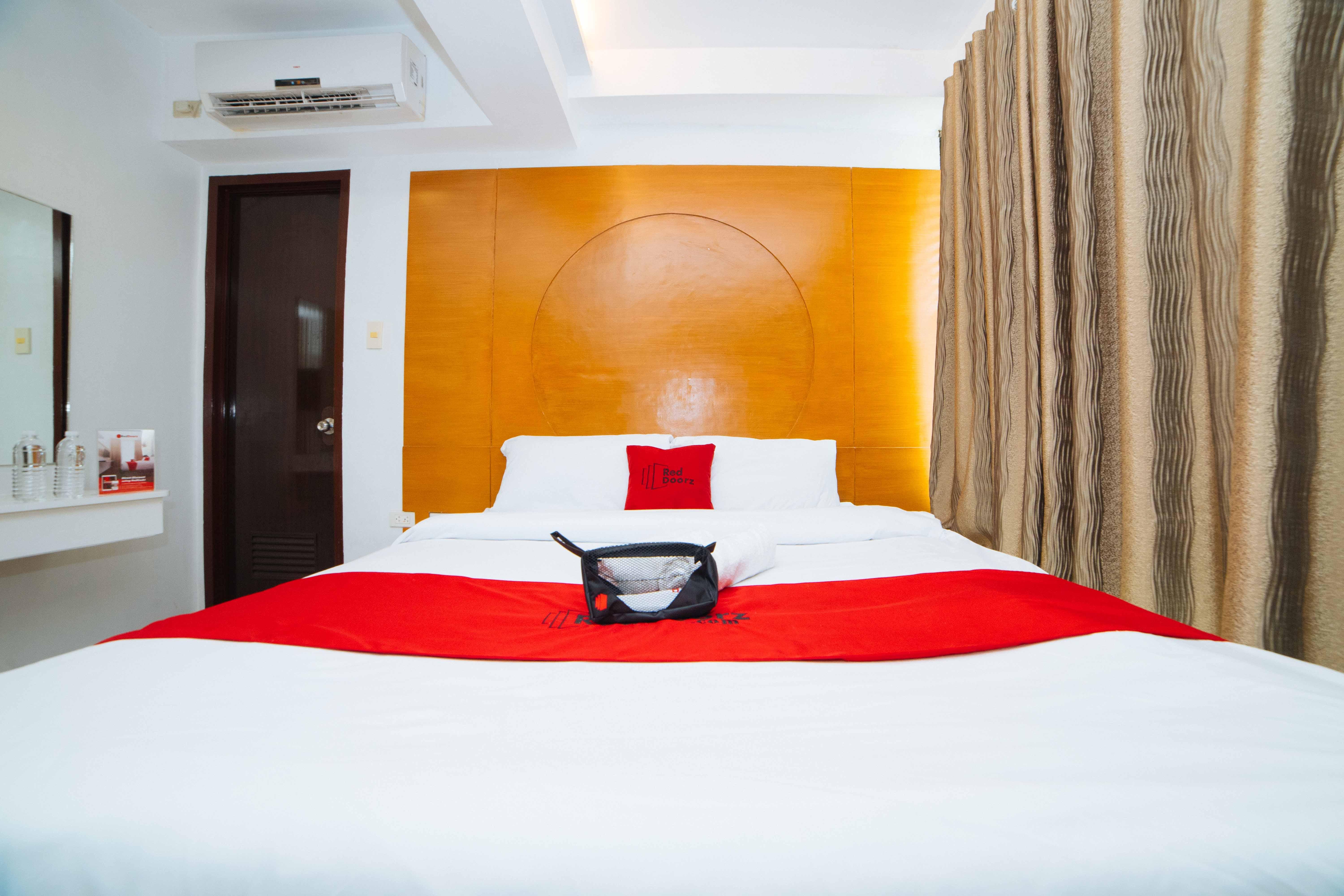 Reddoorz Near Bambang Station Hotel Manila Bagian luar foto