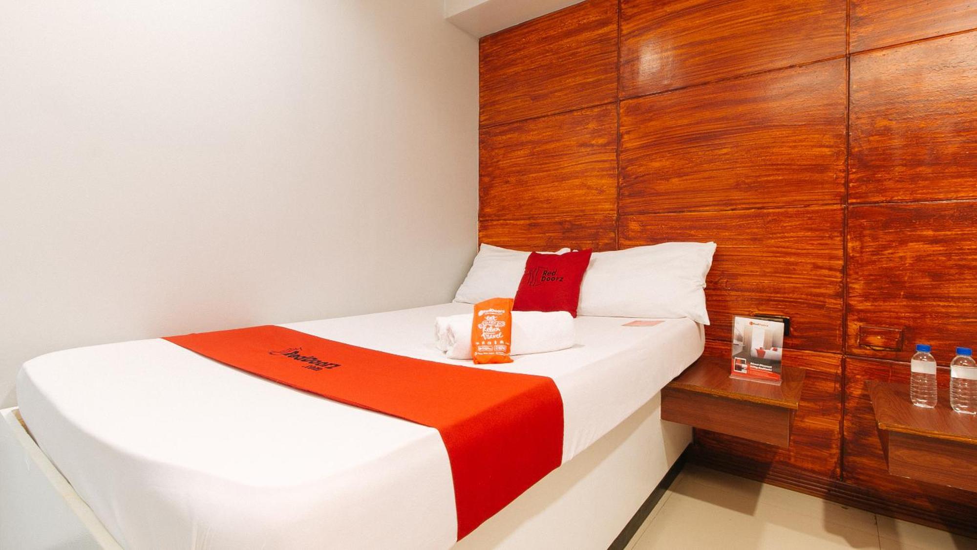 Reddoorz Near Bambang Station Hotel Manila Bagian luar foto