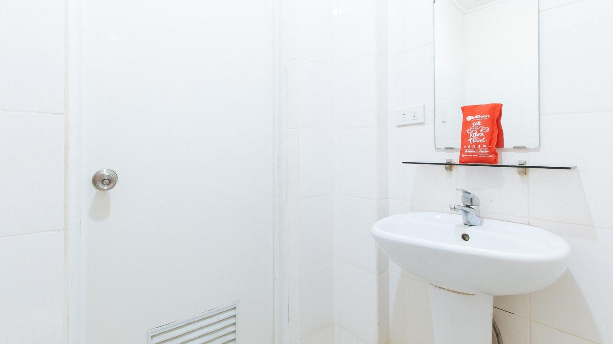 Reddoorz Near Bambang Station Hotel Manila Bagian luar foto