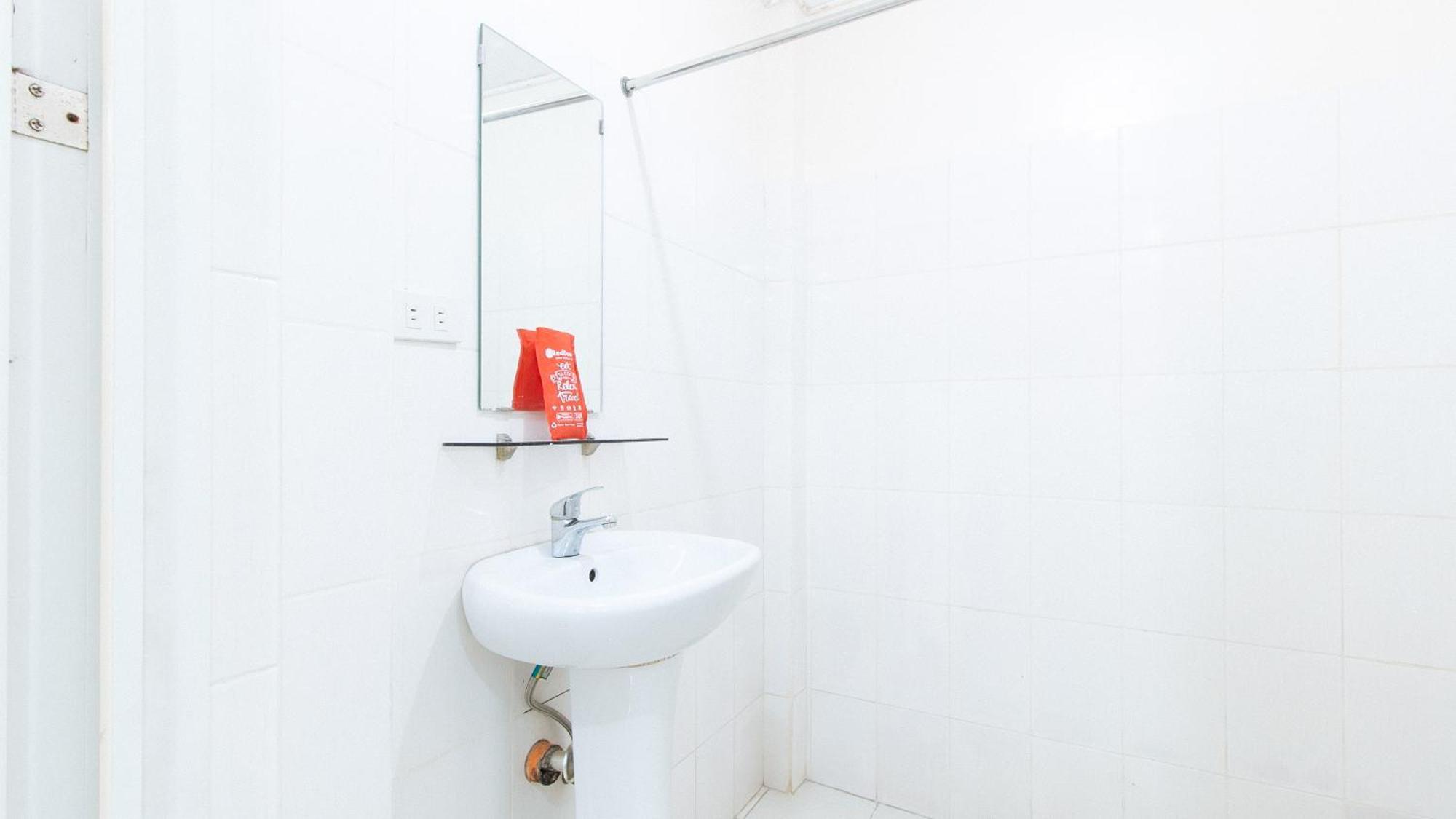Reddoorz Near Bambang Station Hotel Manila Bagian luar foto