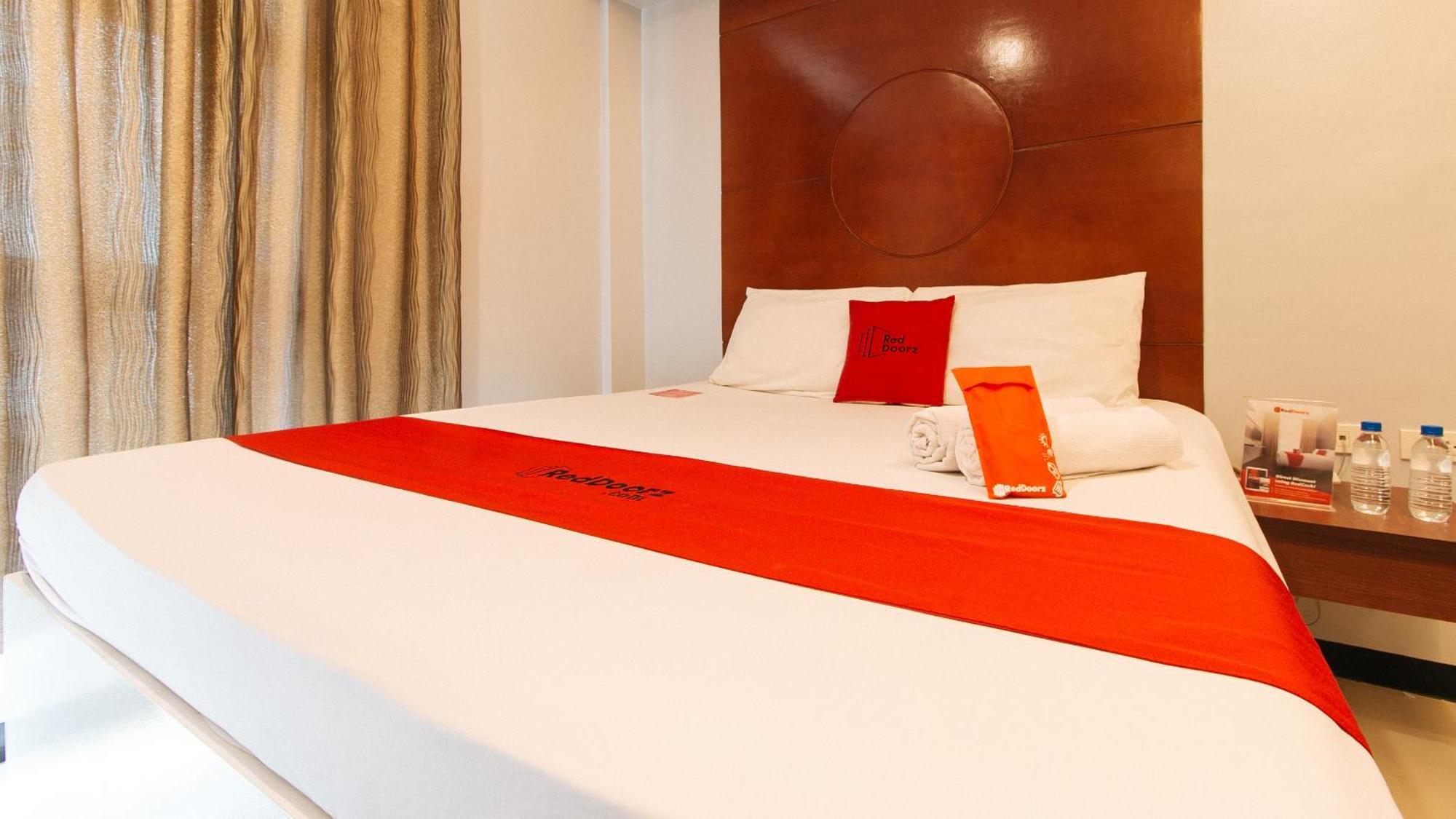 Reddoorz Near Bambang Station Hotel Manila Bagian luar foto