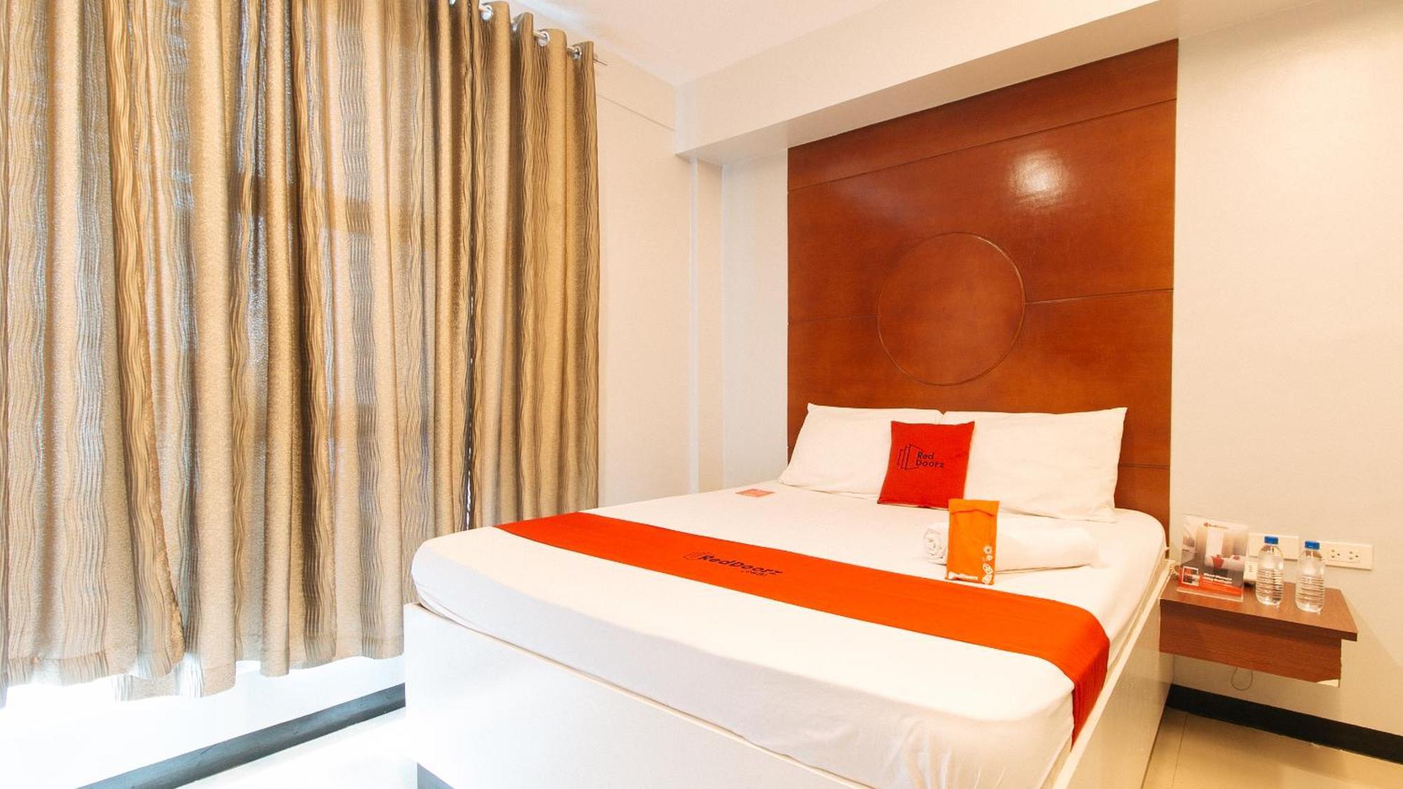Reddoorz Near Bambang Station Hotel Manila Bagian luar foto